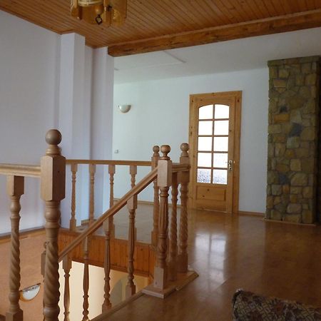 Guest House Zatishniy Dvir Яремча Экстерьер фото